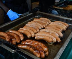 Hoffest der Familie Bühler | Das Beste aus Küche und Keller | Knackige Echt Hällische Würste