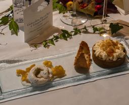 Dessert: Hohenloher Birnenküchle mit Bio-Heumilcheis und Quitten vom Sonnenhof