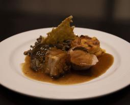 Hauptgang: Dreierlei vom Schwäbisch–Hällischen Bio-Schwein mit Süßkartoffeln aus Neuenstein, Kürbisgratin und Wachbacher Linsen