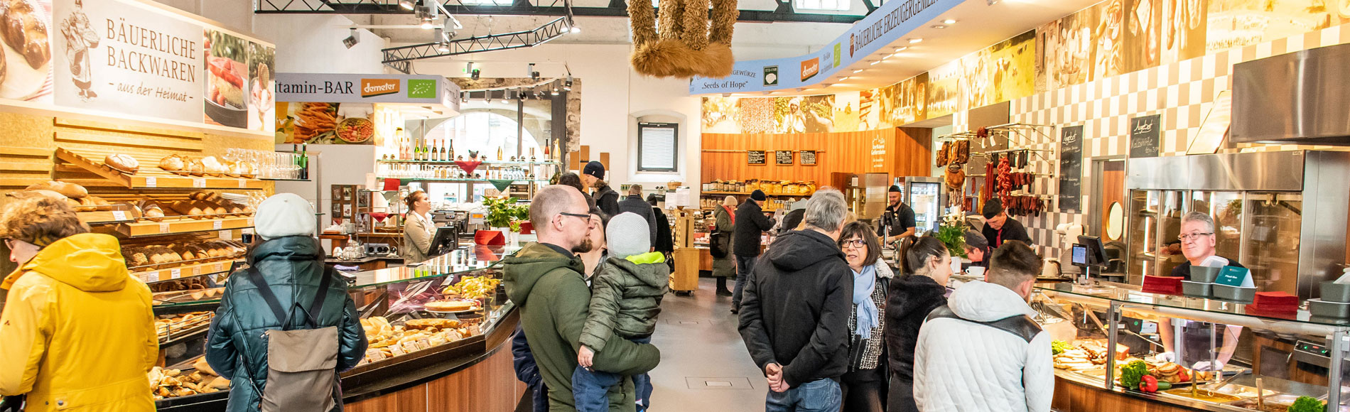 Blick auf die Verkaufsfläche der Markthalle Kornhausscheunen