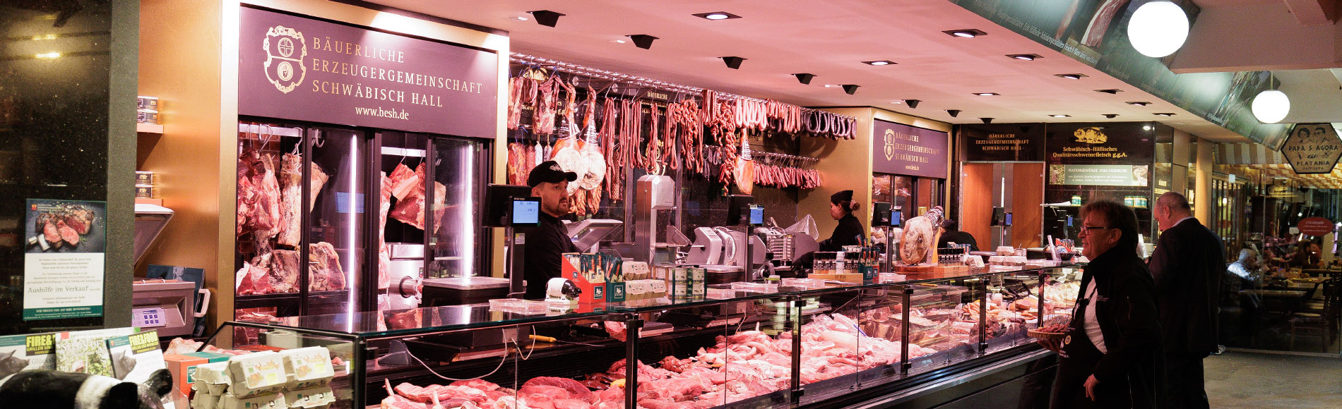 Blick auf den Stand der Bäuerlichen Erzeugergemeinschaft in der Markthalle Stuttgart